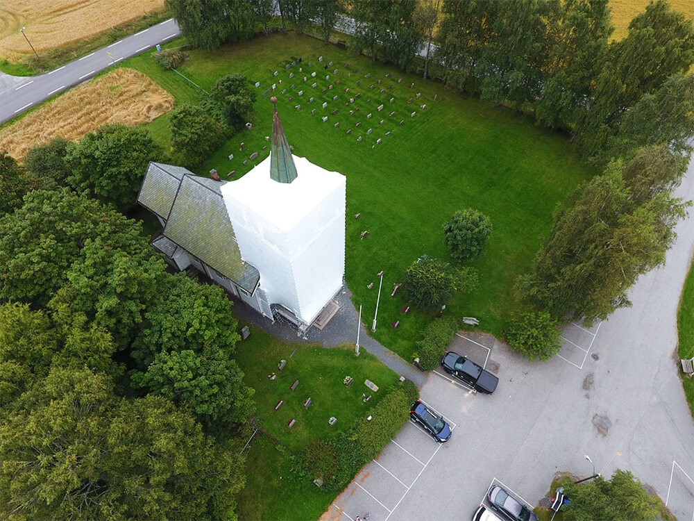 Monument historique enveloppé de film thermo rétractable