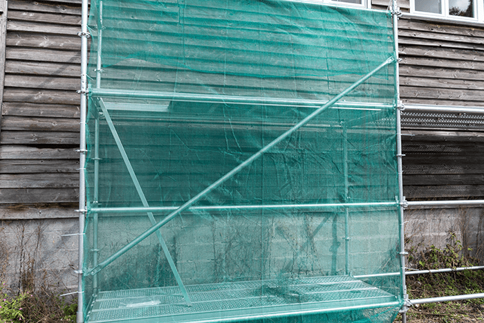 Filet posé sur un échafaudage